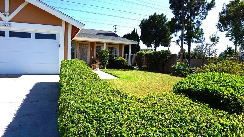 12202 Viarna, Cerritos