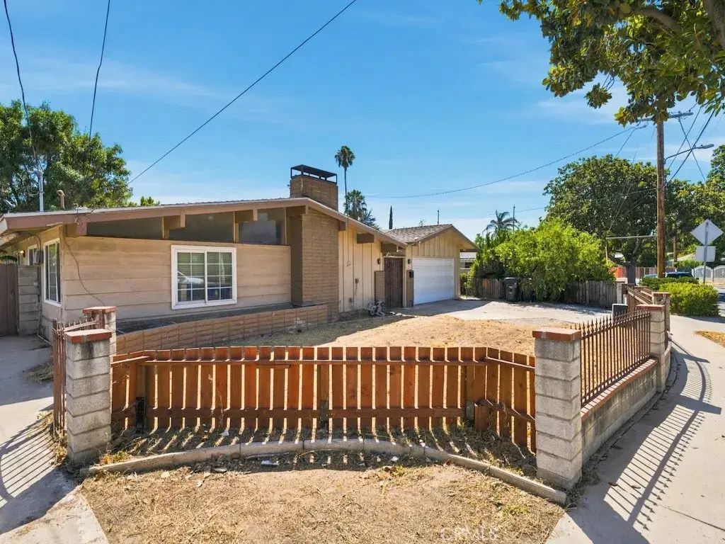 15044 Bahama Street, Los Angeles