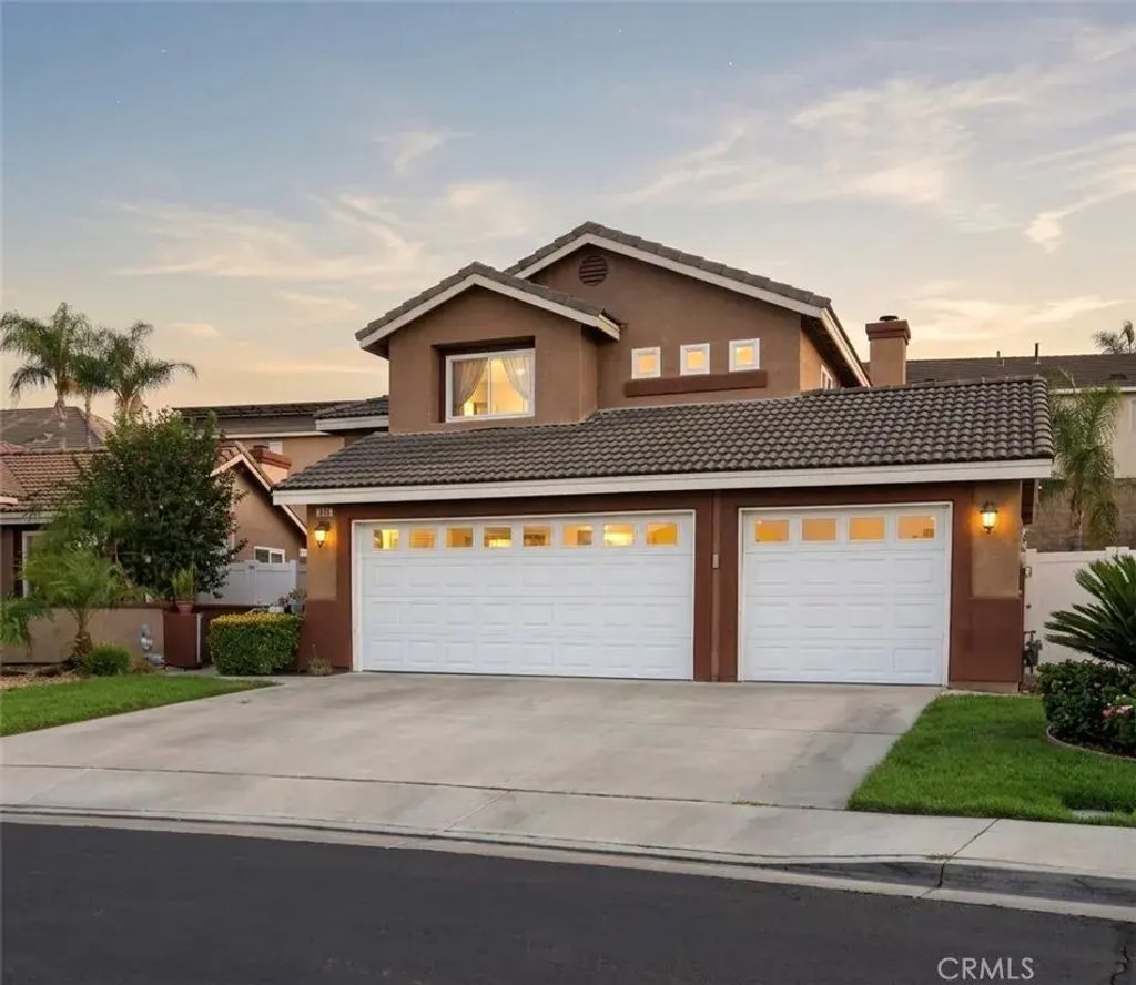 812 Poppyseed, Corona