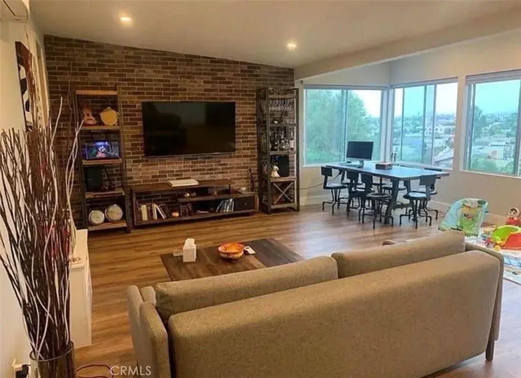 969 Manzanita, Los Angeles