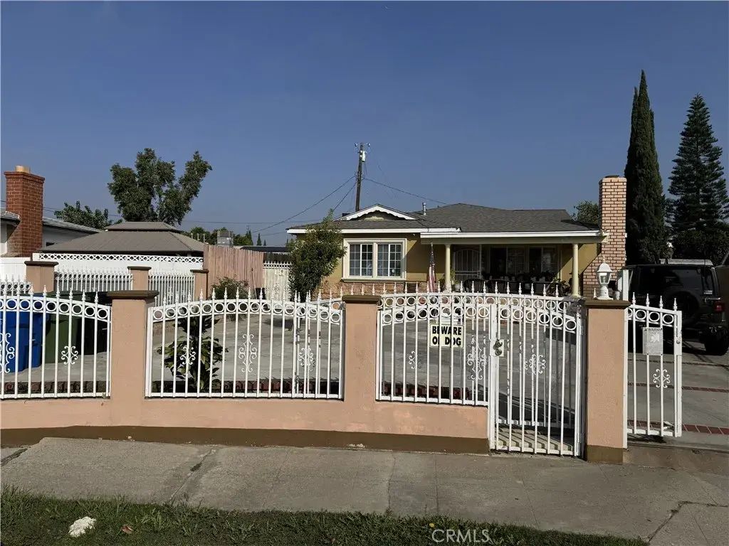 14921 Titus, Panorama City