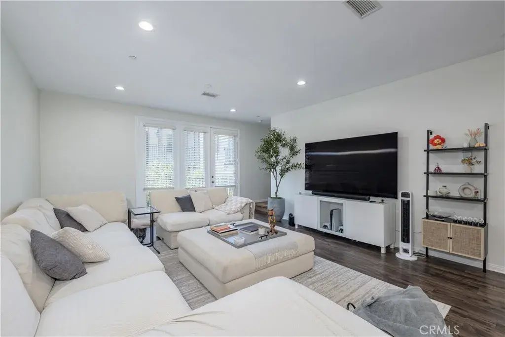 11905 Nixon, Whittier