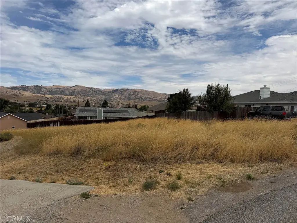 21105 Hillcrest, Tehachapi