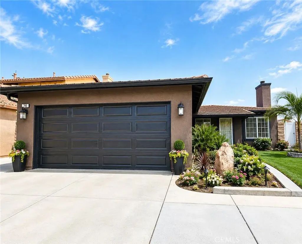 745 Cardinal, Beaumont