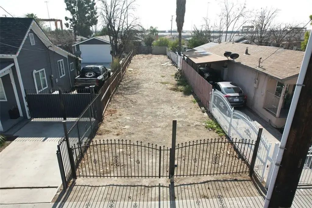 1445 W 5th, San Bernardino
