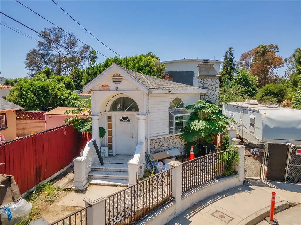 4463 Bellflower, West Toluca Lake