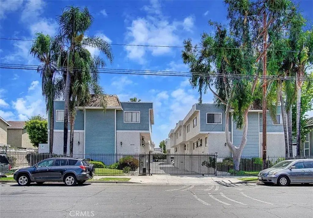 9144 Burnet Avenue 32, North Hills