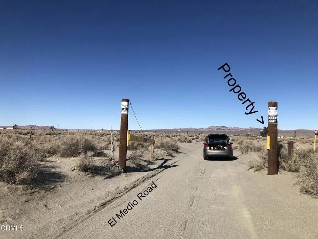 El Medio Road, El Mirage