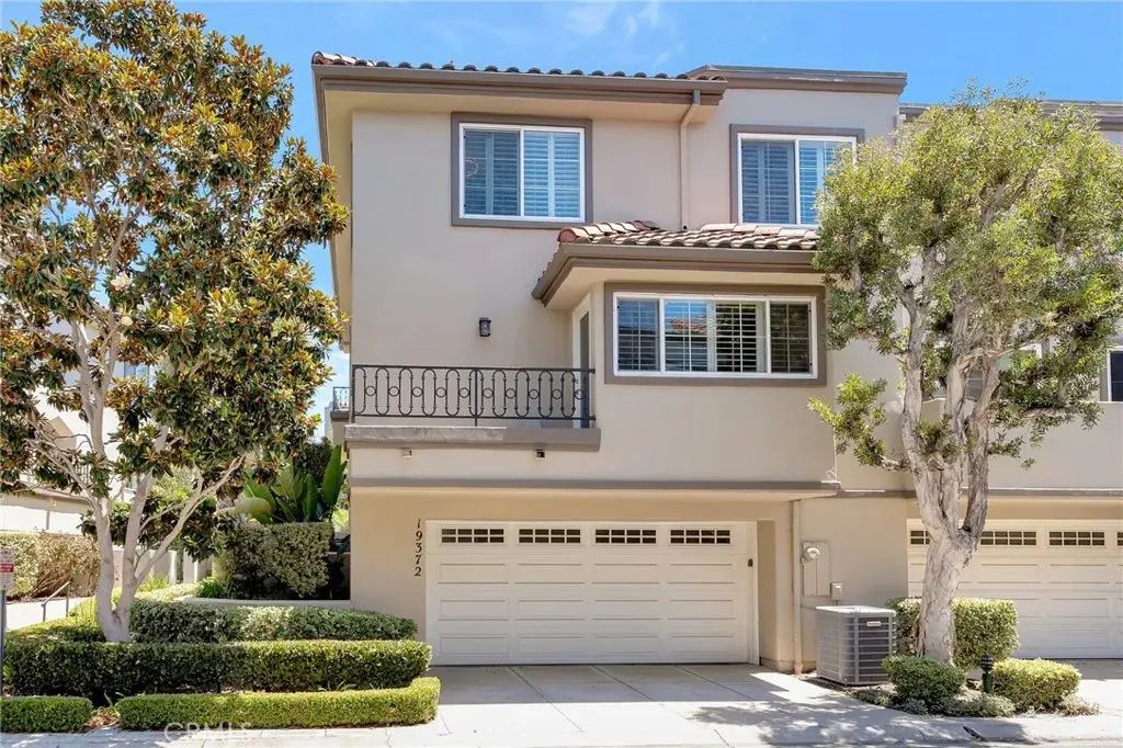 19372 Maidstone Lane, Huntington Beach