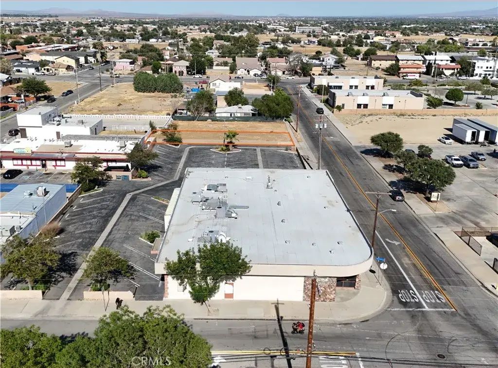925 E Avenue Q6, Palmdale