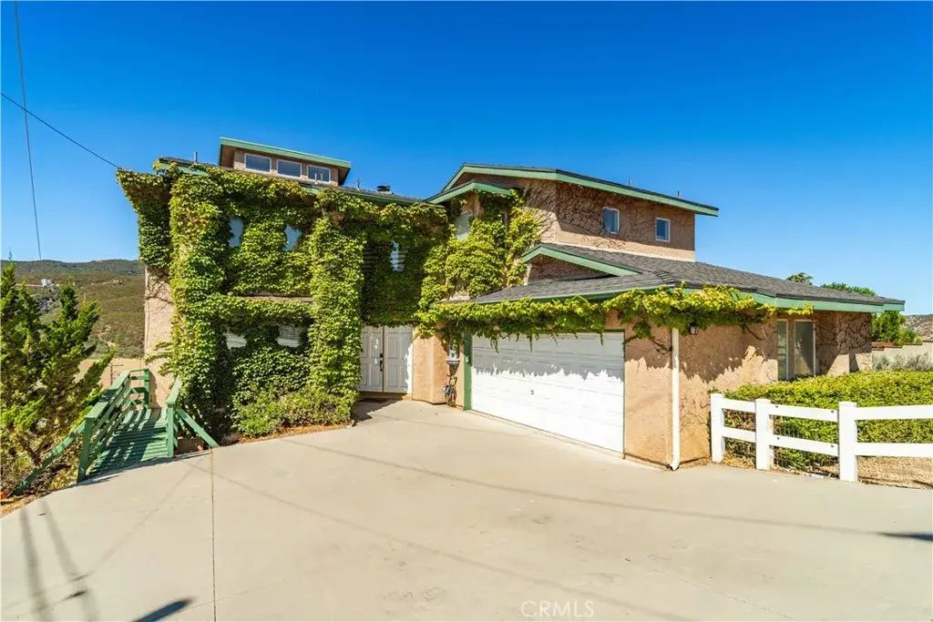 14738 Flintstone Drive, Lake Elizabeth
