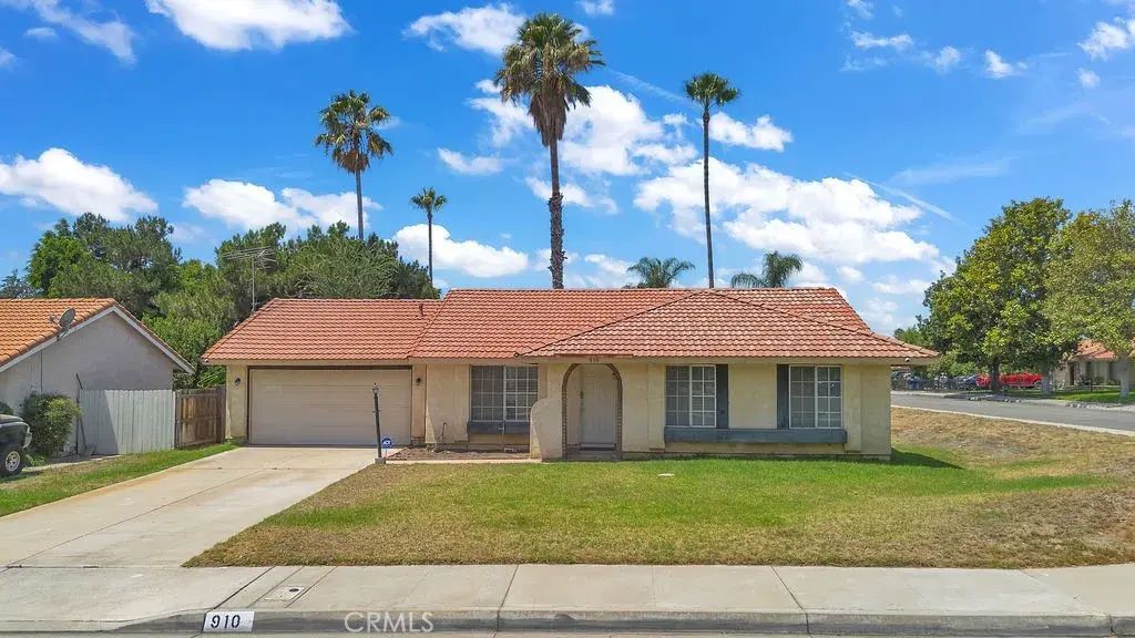910 S Larch, Rialto