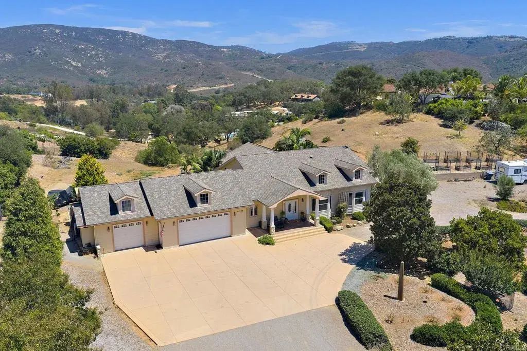 20125 Colina Encantada Way, Escondido