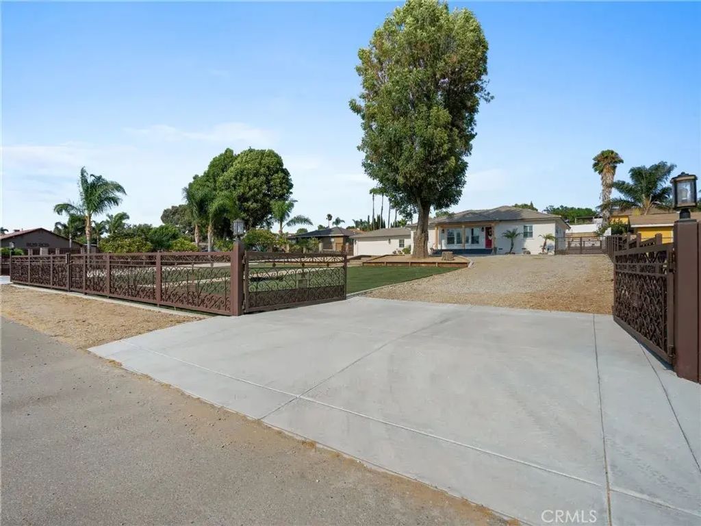 5736 Country Lane, Jurupa Valley