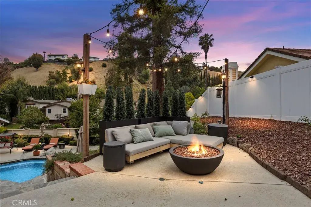 20224 Chapter, Woodland Hills
