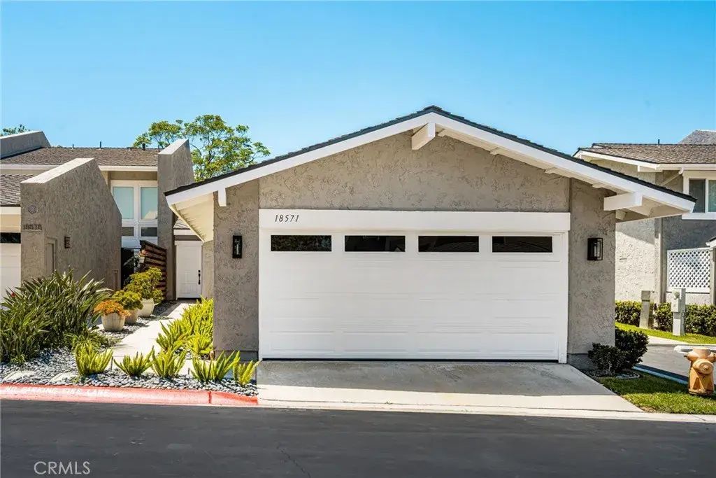 18571 Vallarta Drive, Huntington Beach