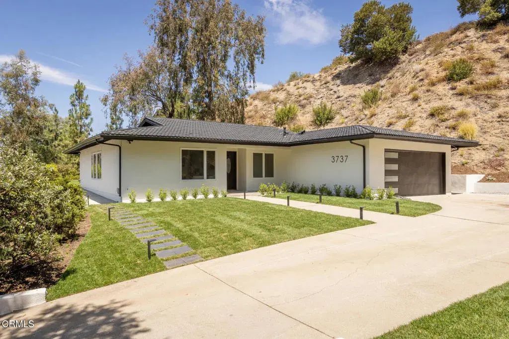 3737 San Augustine Drive, Glendale