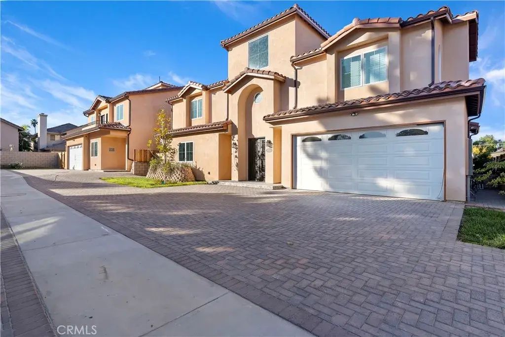 20811 W Seeasons Lane, Winnetka