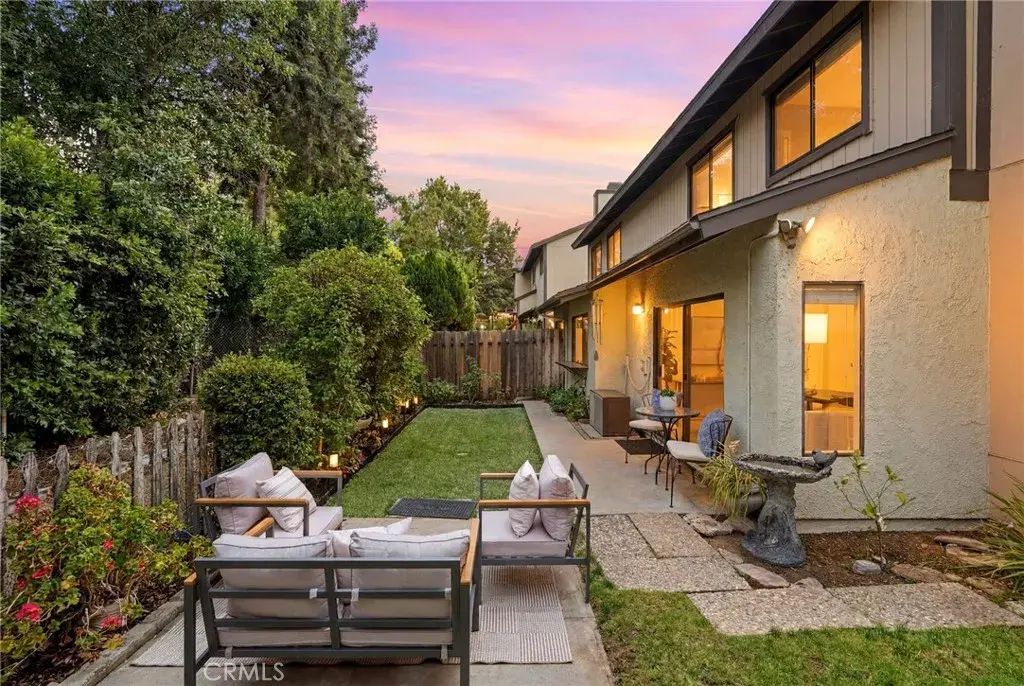 10831 Roycroft 27, Sun Valley