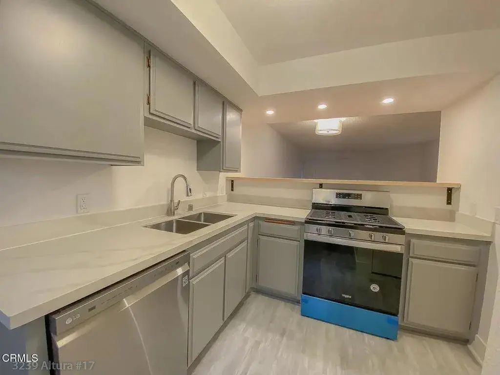 3239 Altura Avenue 11, Glendale