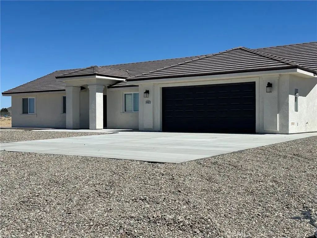 24445 National Trails, Oro Grande