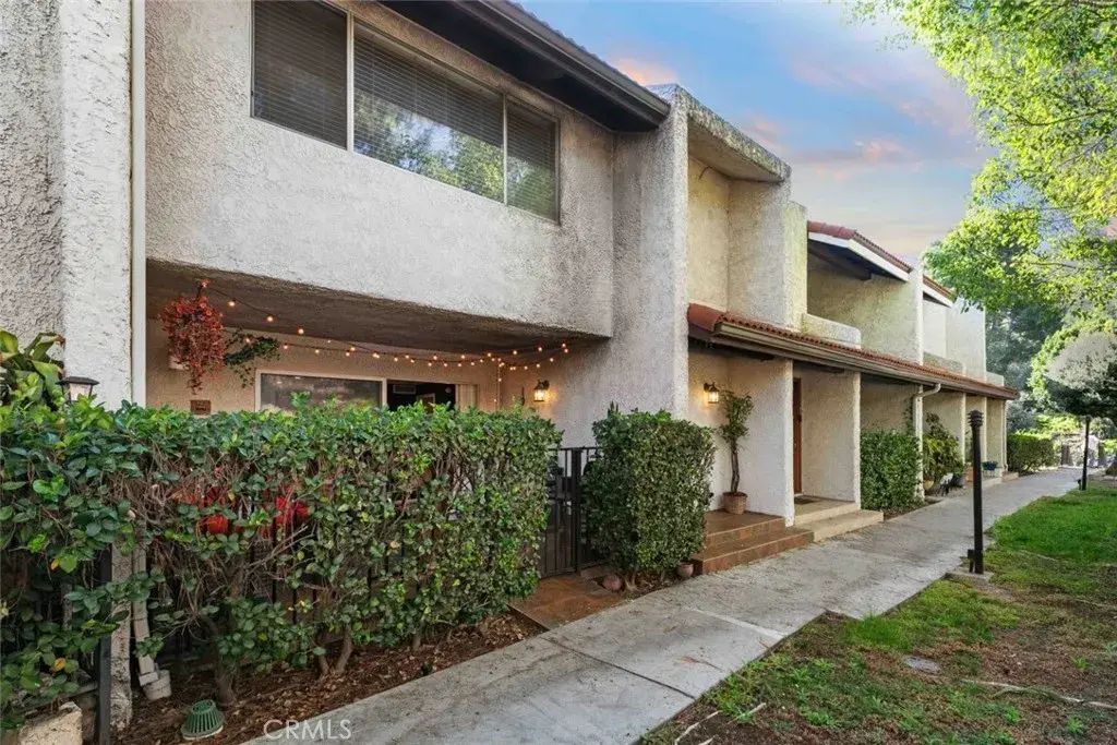 7764 Via Capri, Burbank