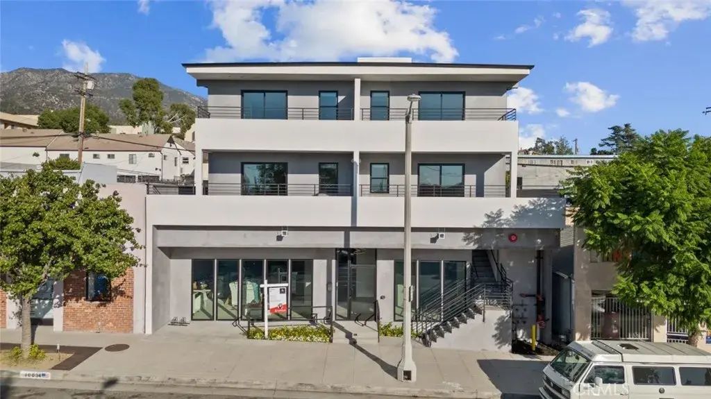 10032 Commerce Avenue 4, Tujunga