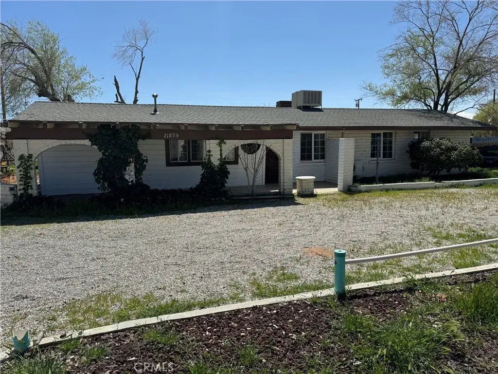 21895 Biloxi Road, Apple Valley