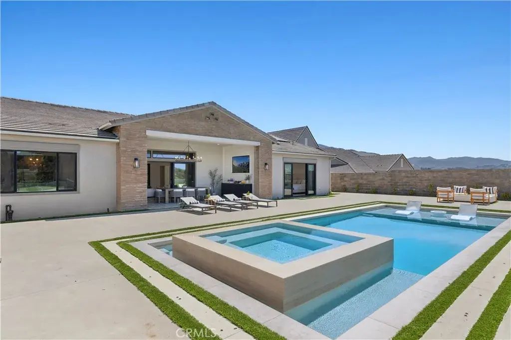 18411 Boulder Bluff, Silverado