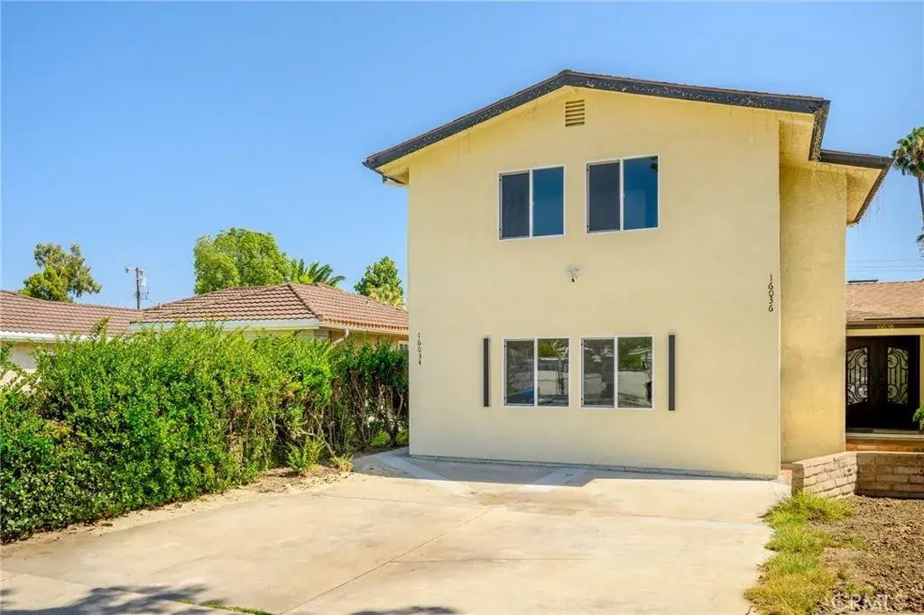 16036 Liggett Street, North Hills