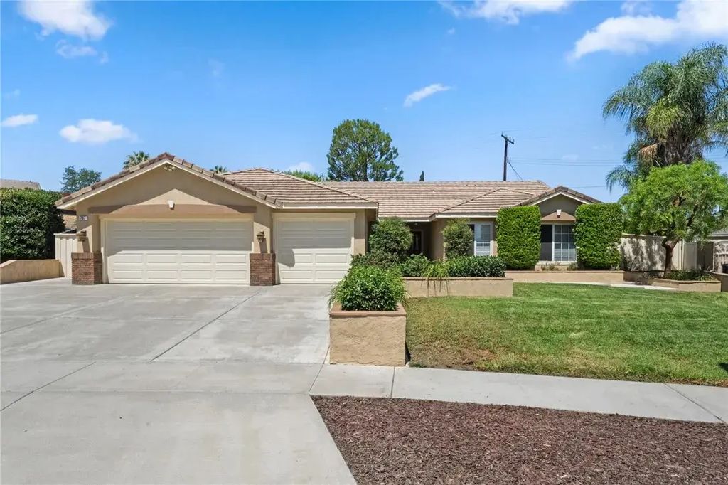 737 Beverly Road, Corona