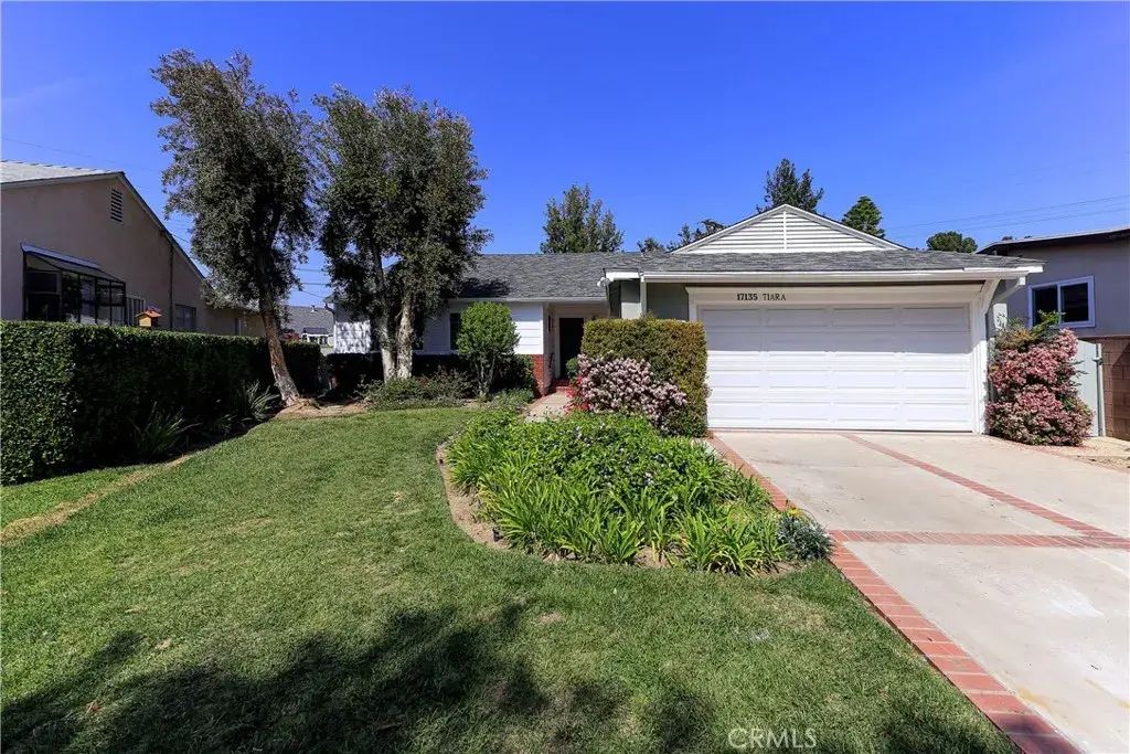 17135 Tiara Street, Encino