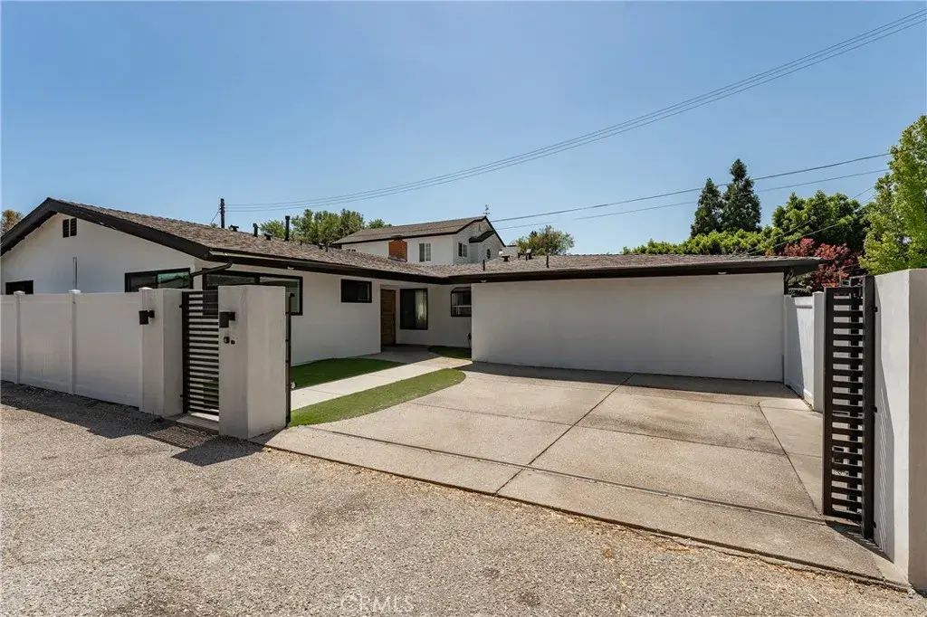 23030 Dolorosa, Woodland Hills