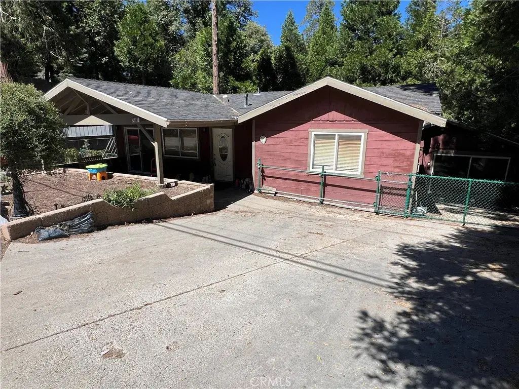 24867 Felsen, Crestline