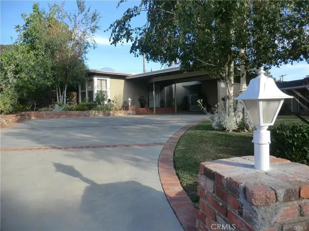 834 Delaware Road, Burbank
