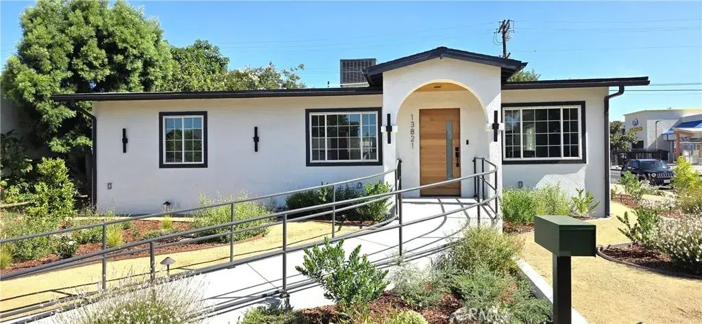 13821 Burton Street, Panorama City