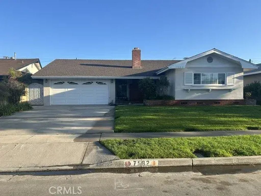 7582 Alhambra, Huntington Beach
