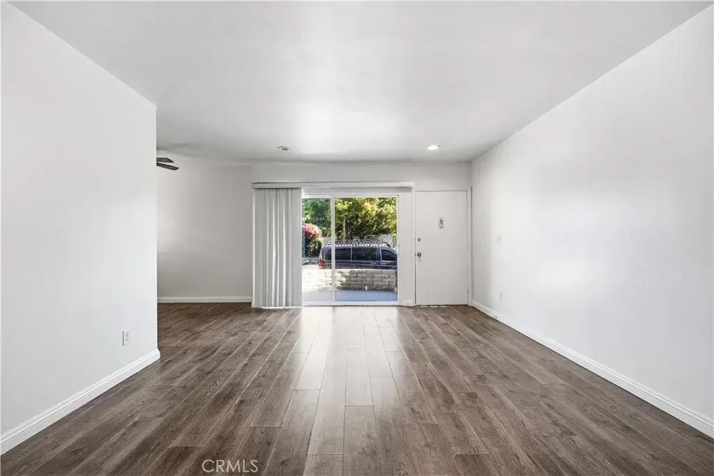 10715 Moorpark Street 1, Los Angeles