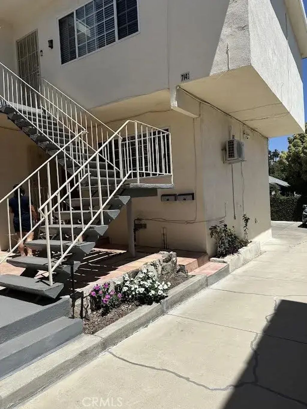 714 N Dillon, Los Angeles