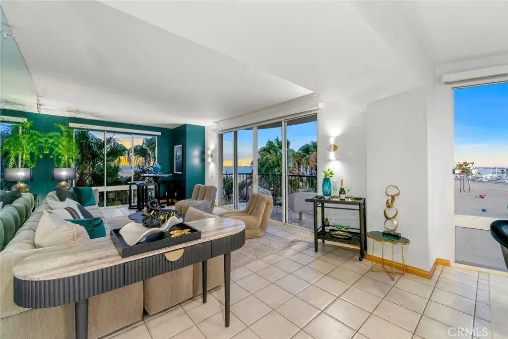 850 E Ocean Boulevard 205, Long Beach