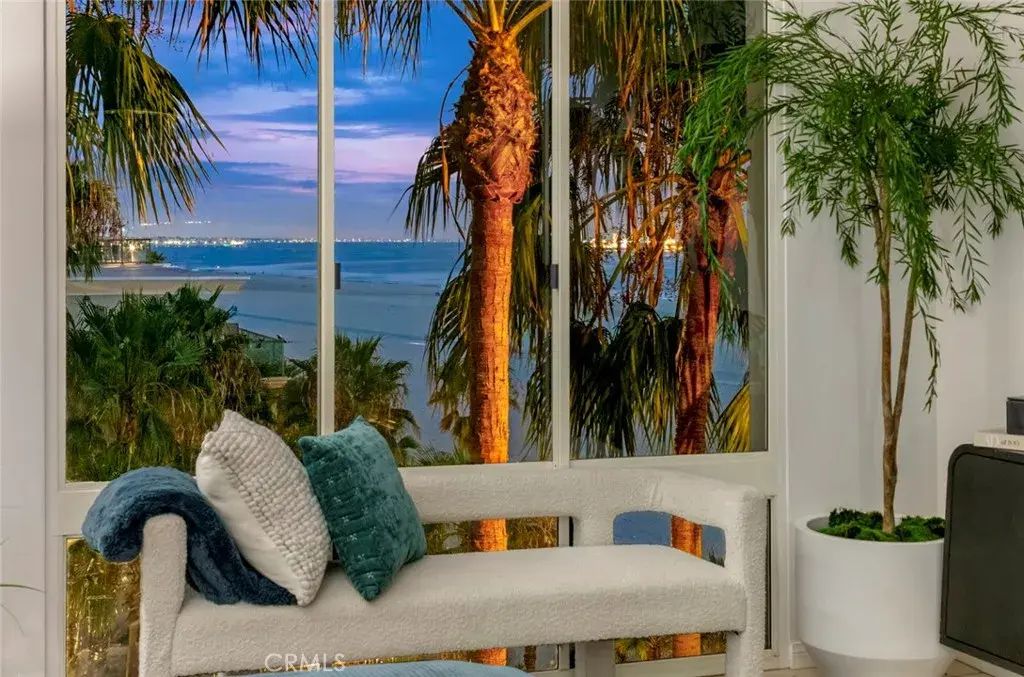 850 E Ocean Boulevard 205, Long Beach