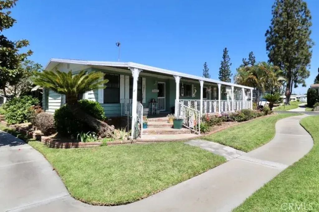 14024 Lake Side 113, La Mirada
