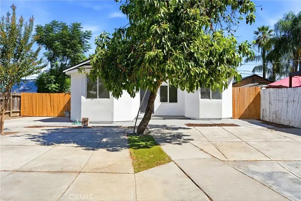 2225 E Lamona, Fresno