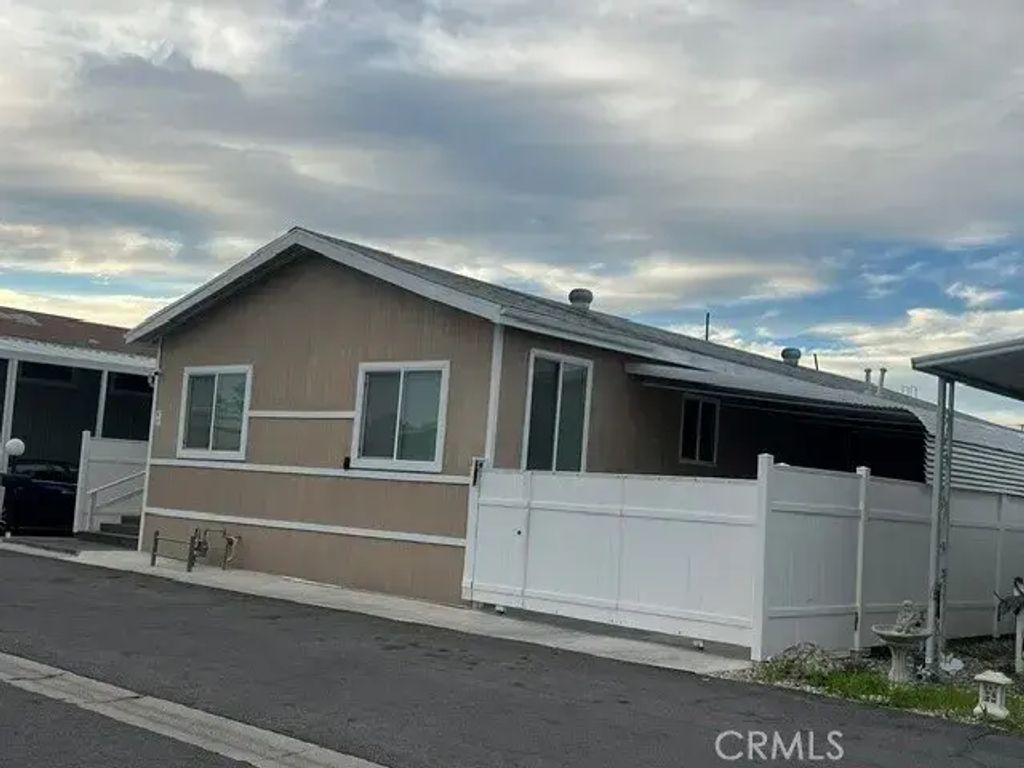 8901 Eton 11, Canoga Park