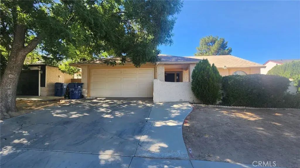 1308 W Avenue H8, Lancaster