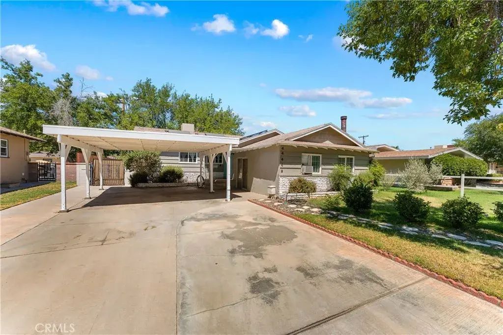 44449 Loneoak, Lancaster