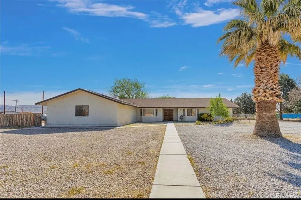 14829 Navajo Road, Apple Valley