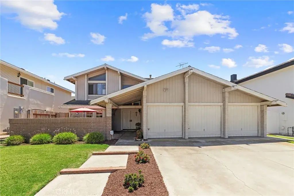 8472 Deepview Drive, Huntington Beach
