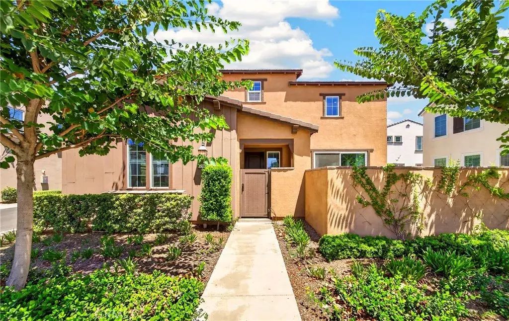 8564 Exposition, Chino