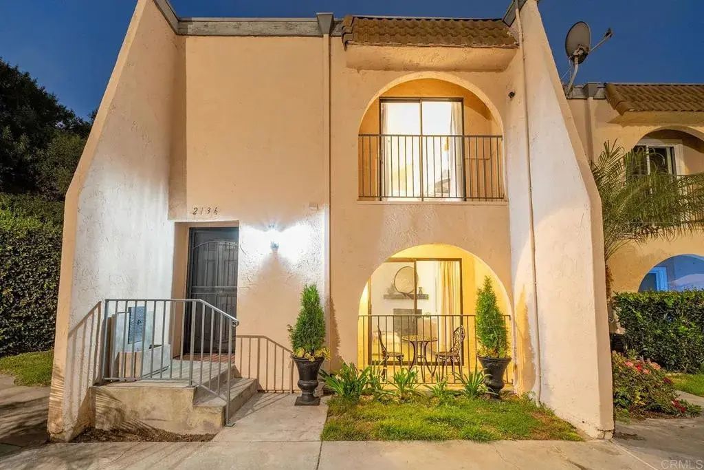 2136 Oceanside Boulevard, Oceanside